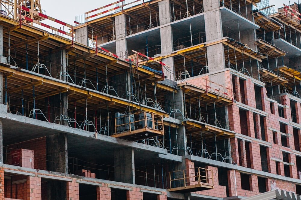 crane-and-building-construction-site-on-background-2026-01-08-23-56-00-utc.jpg